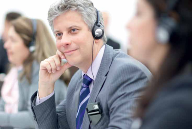 同声传译员会被机器翻译代替吗?同声传译设备租赁市场会消失嘛?